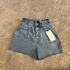 ZARA NWT baggy short size 0